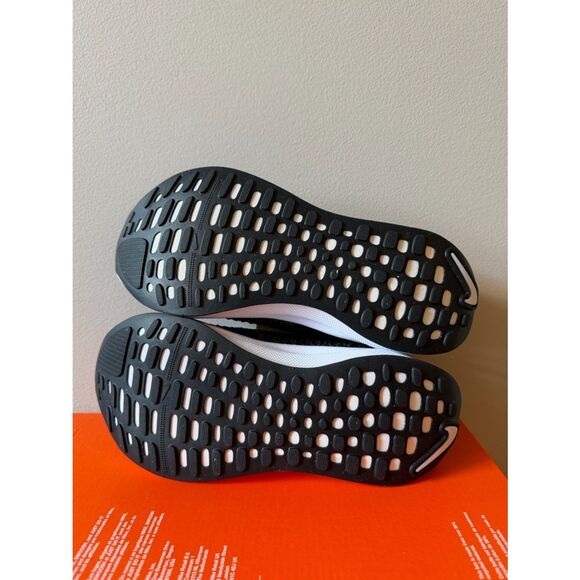 Nike ReactX Infinity Run 4 Oreo (Women Nike Reactx Infinity Run 4 Black White DR2670-003 Women’s Size 7.5